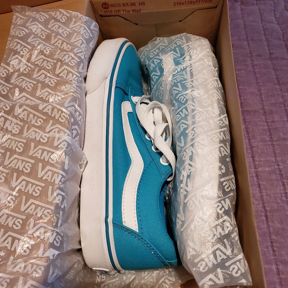 Vans - Picture 2 of 6